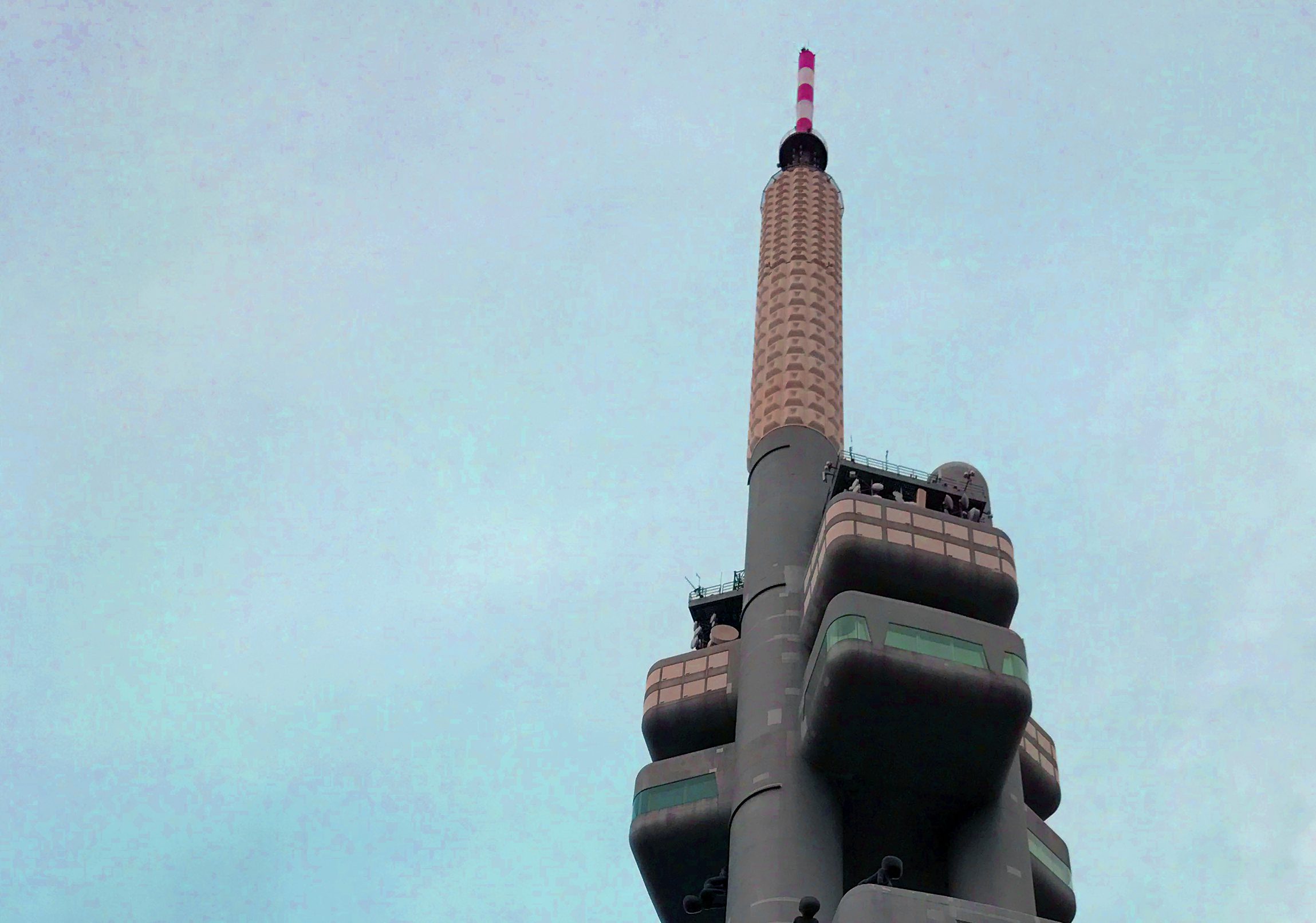 Žižkov TV tower loses its ten crawling baby sculptures